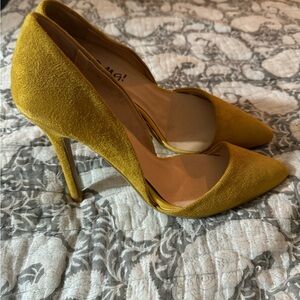 Yellow heels new condition size 8 like 7